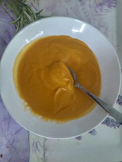 Una foto de Crema de calabacín y batata con leche de almendras
