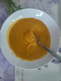 Una foto de Crema de calabacín y batata con leche de almendras