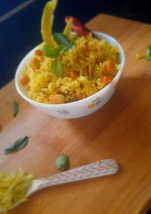 A picture of Raw mango rice.