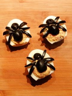 Una foto de Huevo con arañas para Halloween