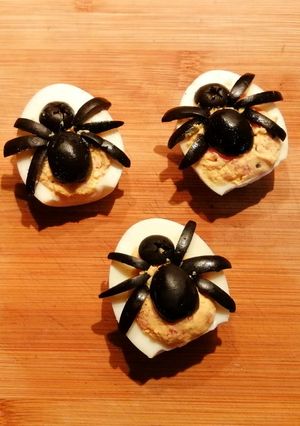Una foto de Huevo con arañas para Halloween