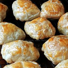Pisang Bolen (Banana Turnover) A picture of Pisang Bolen (Banana Turnover).