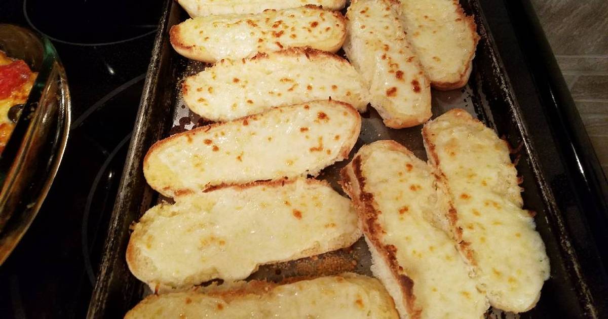 In a Pinch Garlic Cheesy Bread Recipe by Leelumae Cookpad