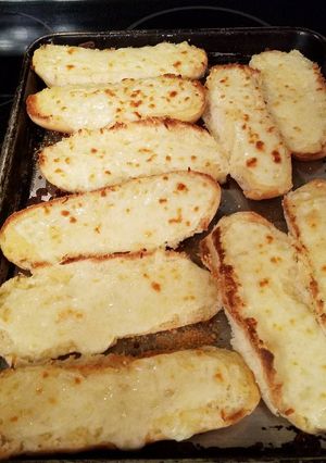 A picture of In a Pinch Garlic Cheesy Bread.