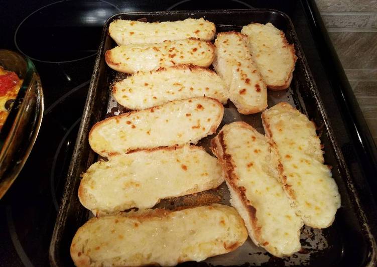 Simple Way to Make Ultimate In a Pinch Garlic Cheesy Bread