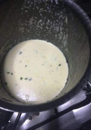 Una foto de Salsa de Ajo y quesos