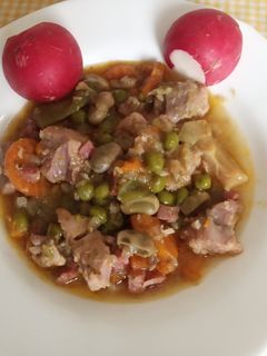 Una foto de Menestra con carne de pavo, cerdo o ternera en Olla a Presión