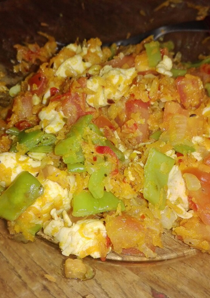 Una foto de Pollo salteado con verduras