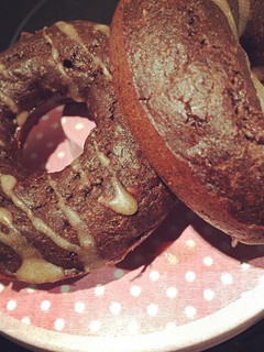 Una foto de Donuts de cacao y harina de algarroba