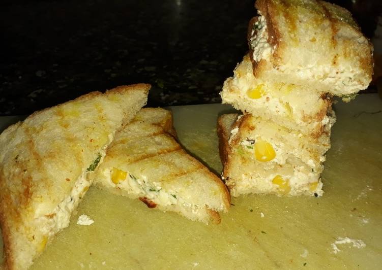 Curd paneer and corn sandwich