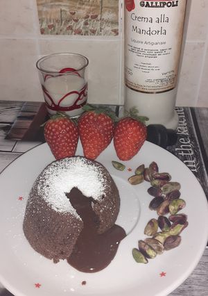 Foto di Tortino dal cuore morbido al cioccolato e crema di mandorle