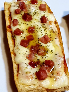 Una foto de Paninis sabrosos