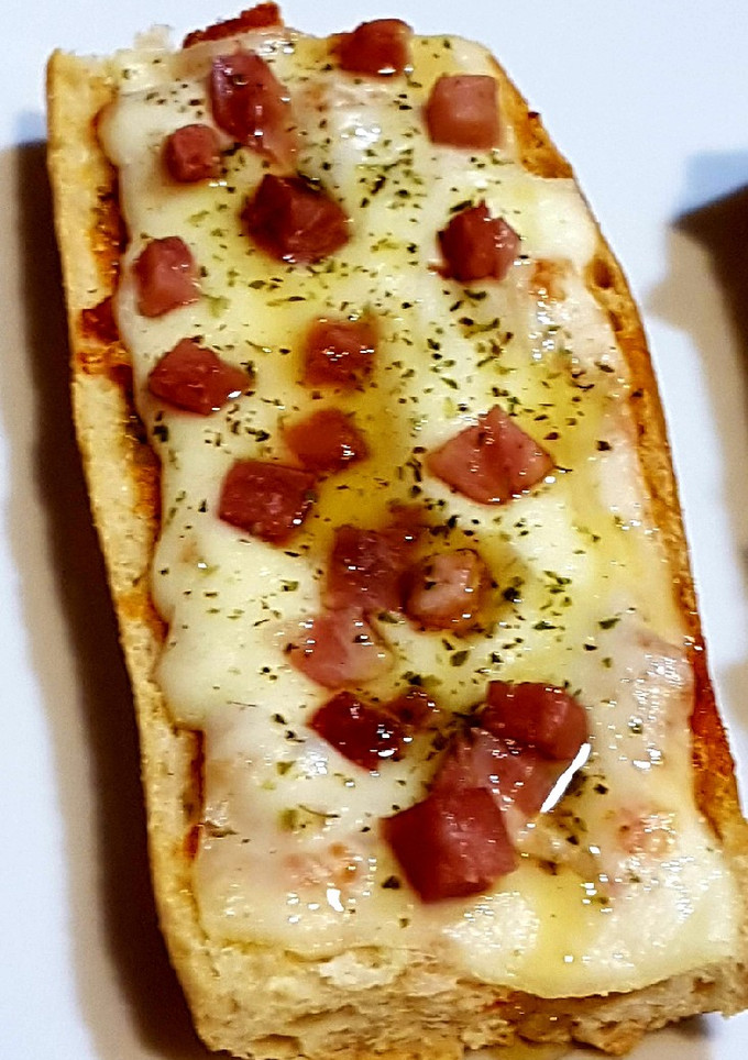 Una foto de Paninis sabrosos