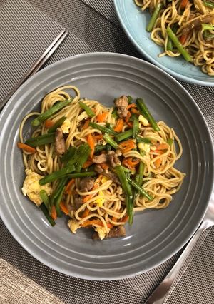 豬肉蔬菜蛋炒麵 的食譜成品照片