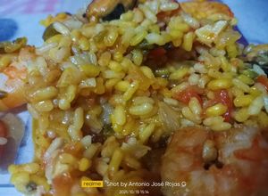 Una foto de Arroz de langostinos y mejillones al aromas de Montilla moriles