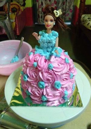 A picture of Doll cake.