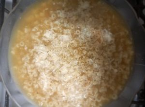 Una foto de Sopa Dedalitos con caldos de verdura caseros