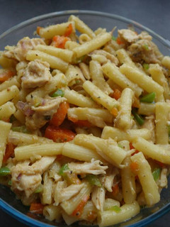 A picture of Macaroni and chicken.