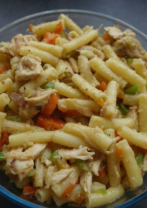 A picture of Macaroni and chicken.