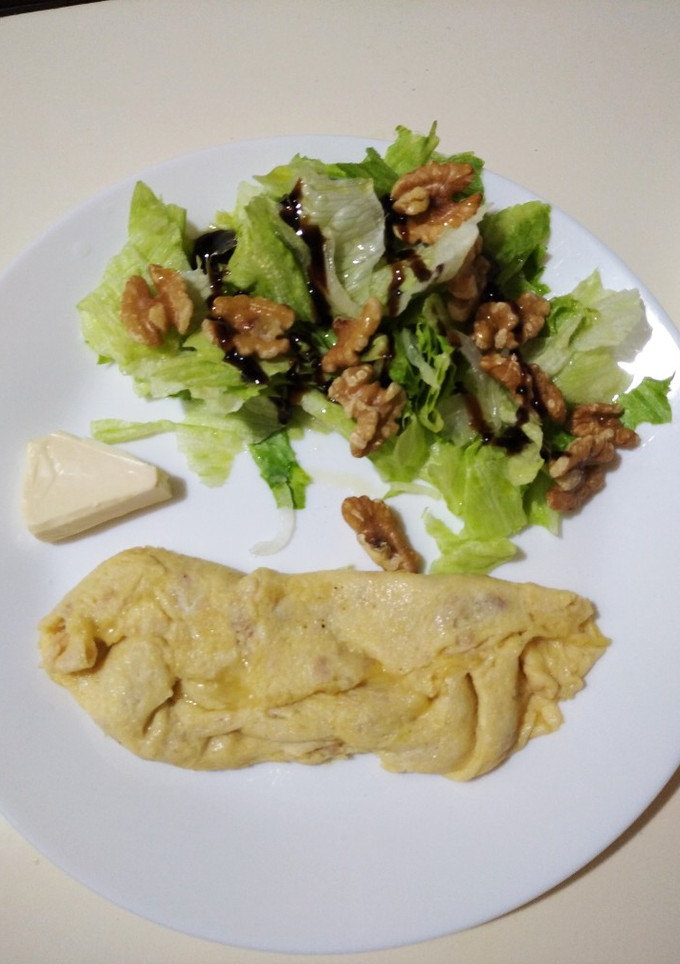 Una foto de Tortilla francesa cremosa🧡 con atún
