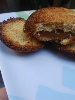 Una foto de Alfajores de coco sin harina y sin azúcar