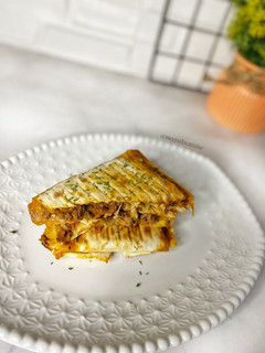A picture of Beef tortilla wraps.