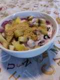 Bol de yogur con arándanos y kiwi