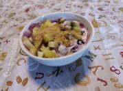 Una foto de bowl de fruta y yogur