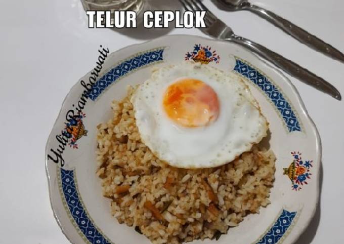 131. Nasi Goreng Ikan Asin Telur Ceplok