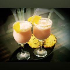A picture of Vargin pina colada! (Coconut and pinaapple creamy cooler).