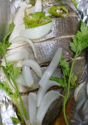 Hình của món Cá chim trắng nướng giấy bạc.