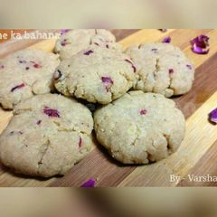 A picture of Whole wheat Rose Cookies.
