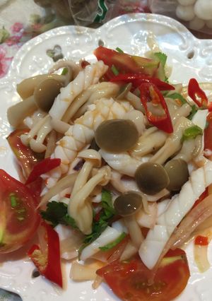 泰式涼拌鮮菇花枝 的食譜成品照片