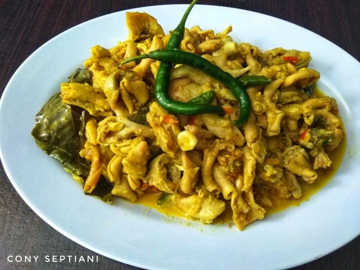 Langkah Gampang Membuat Resep Usus bumbu kuning cabe ijo yang Lezat Anti Ribet, Bikin Ngiler