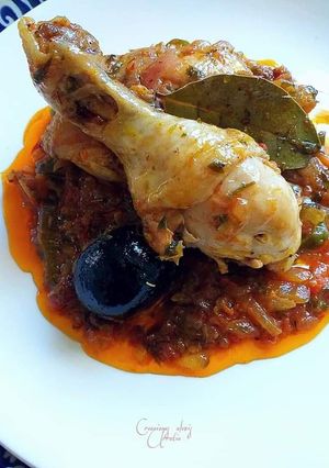 Una foto de Pollo en salsa escabechada agridulce a los aromas de limón negro