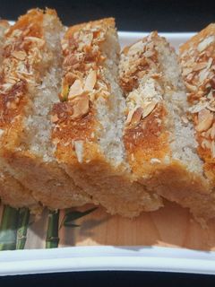 रवा स्लाईस केक (Rava slice cake recipe in marathi) रेसिपी चे मुख्य फोटो