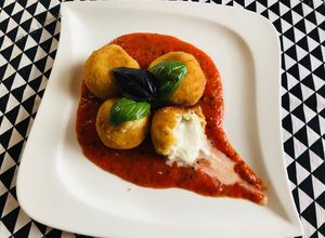 Arancini (mozzarellás rántott rizsgolyó) recept fotója
