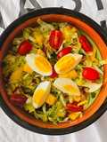 Insalata di mango con pomodori e uova
