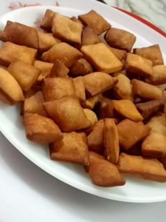 मीठे शक्कर पारे (Meethe Shakarpare recipe in Hindi) रेसिपी मुख्य फोटो