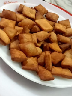 मीठे शक्कर पारे (Meethe Shakarpare recipe in Hindi) रेसिपी मुख्य फोटो