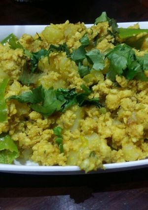 A picture of Aaloo qeema(chicken).
