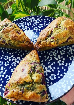 Une photo de Triangles pistache framboise et chocolat blanc