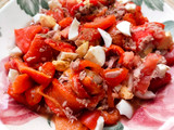 Ensalada de pimientos rojos asados, atún y huevo