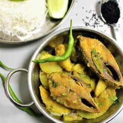 A picture of Lau Ilish (Hilsa Fish cooked with Bottle Gourd - Bengali Style).