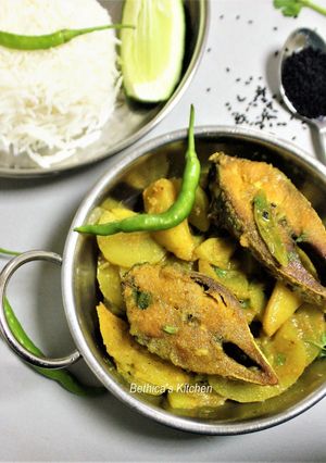 A picture of Lau Ilish (Hilsa Fish cooked with Bottle Gourd - Bengali Style).