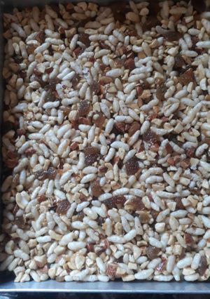 A picture of Dry fruit bars.