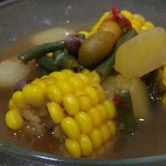 A picture of Sayur asem.