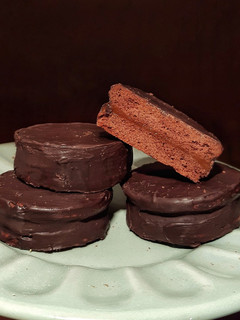 Una foto de Alfajores de chocolate Gaby