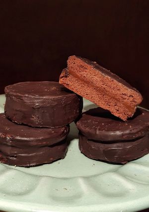 Una foto de Alfajores de chocolate Gaby