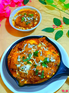 पनीर स्टफ्ड आलू करी (Paneer Stuffed Potato Curry) रेसिपी मुख्य फोटो